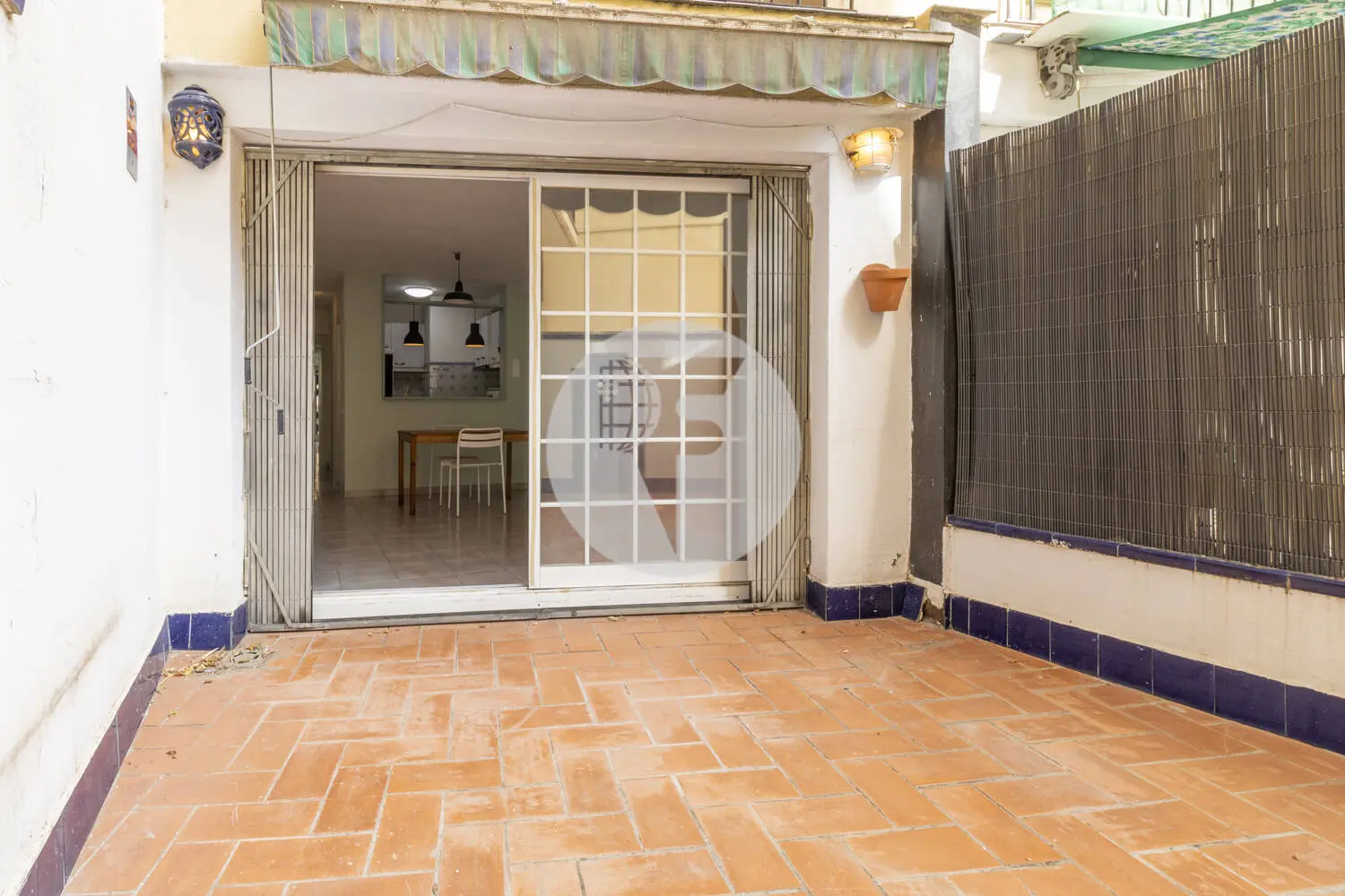 Apartment with patio in Sagrada Familia 6