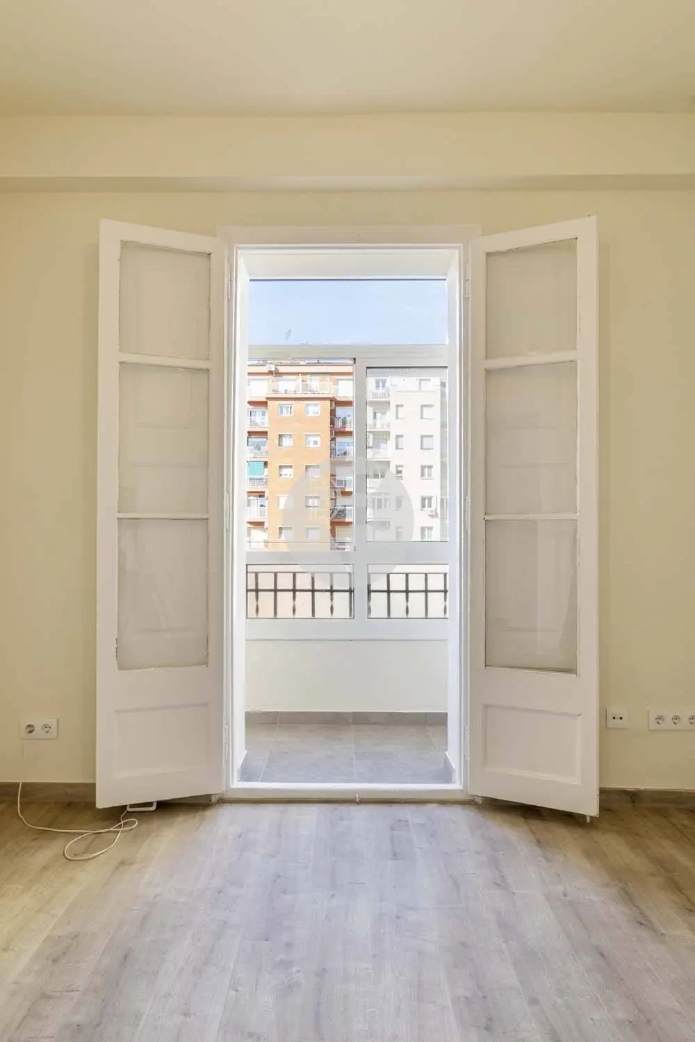 Renovated to brand new apartment in Rocafort street