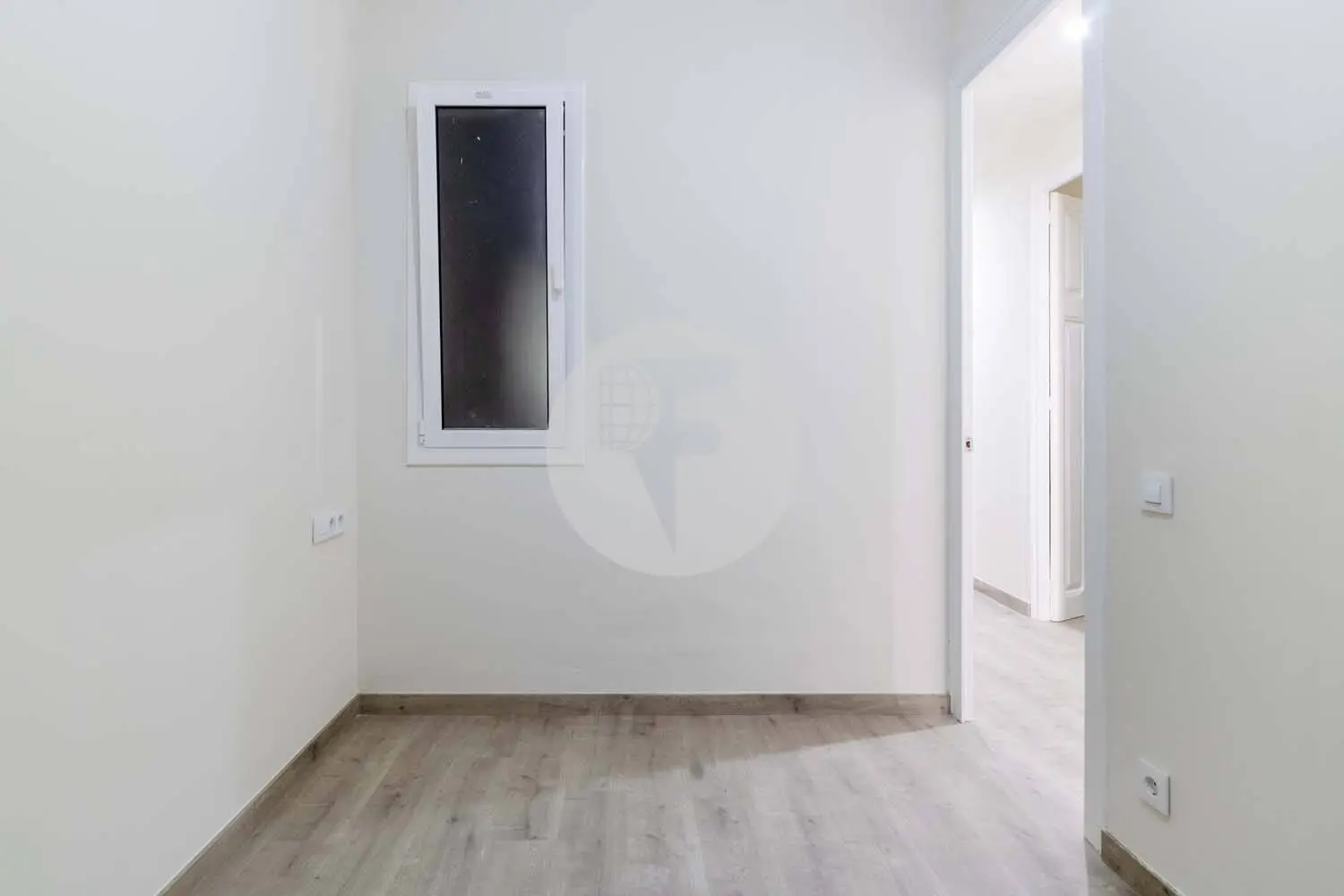 Renovated to brand new apartment in Rocafort street 11