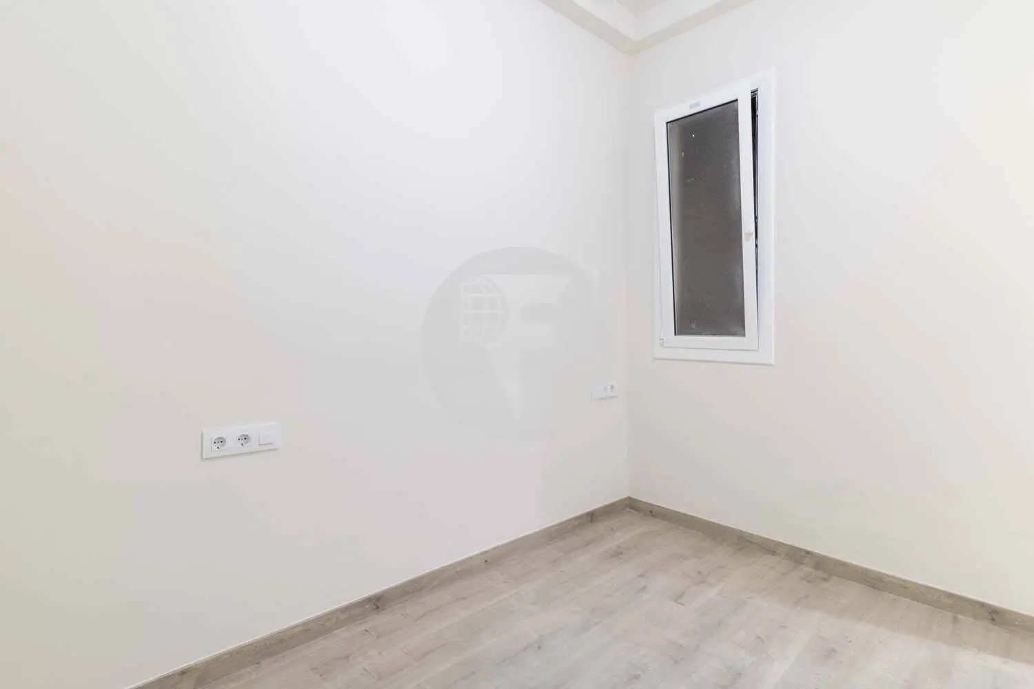 Renovated to brand new apartment in Rocafort street 6