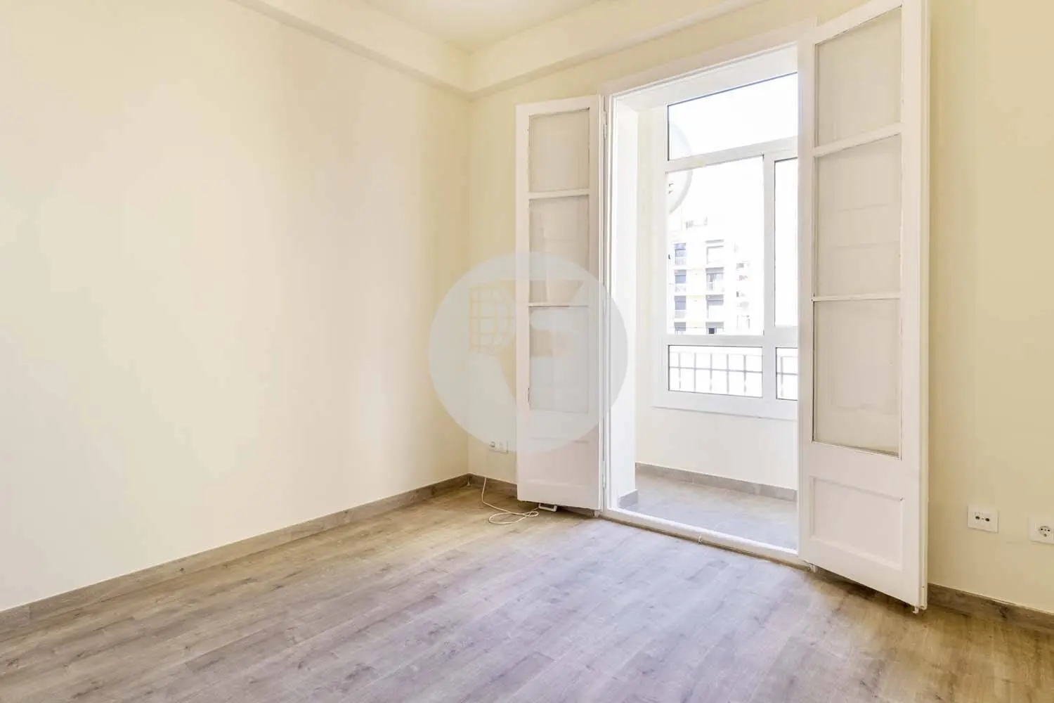 Renovated to brand new apartment in Rocafort street 2