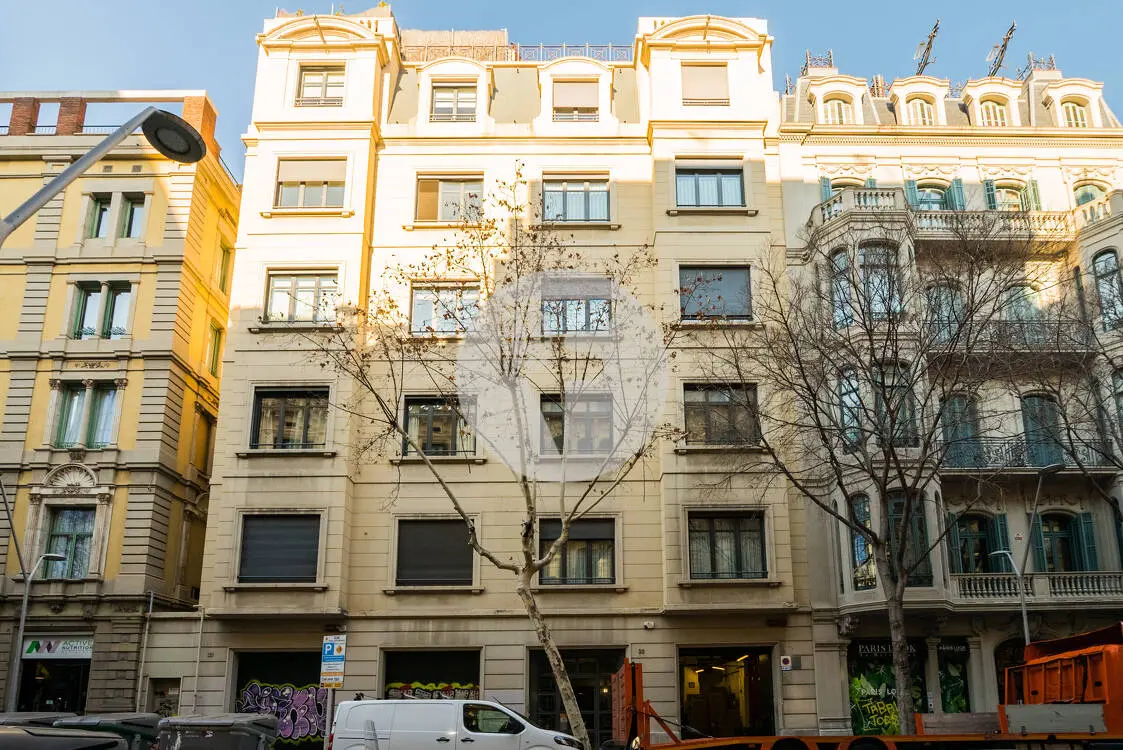 Oficina espectacular de lloguer al centre de Barcelona. C. Casp 33