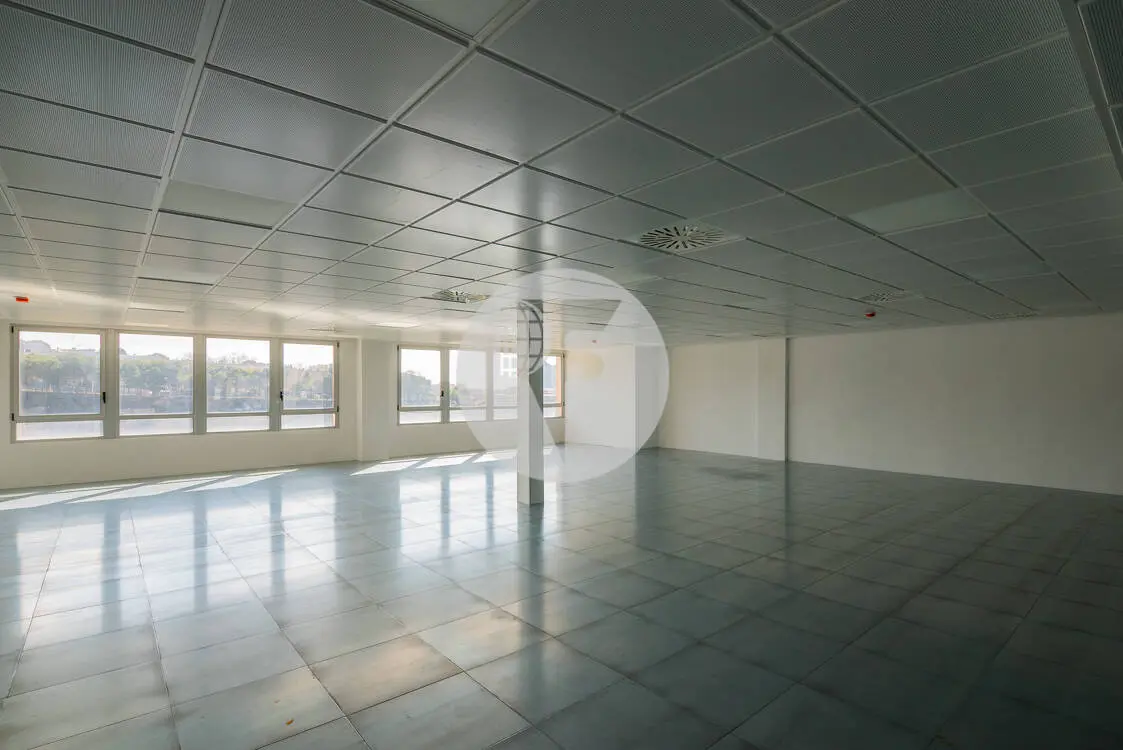 Oficina en planta ático con terraza en el edificio La Campana. 10