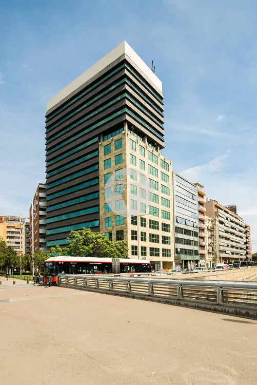 Oficina exterior i lluminosa propera a la Ciutat de la Justícia. Barcelona 2