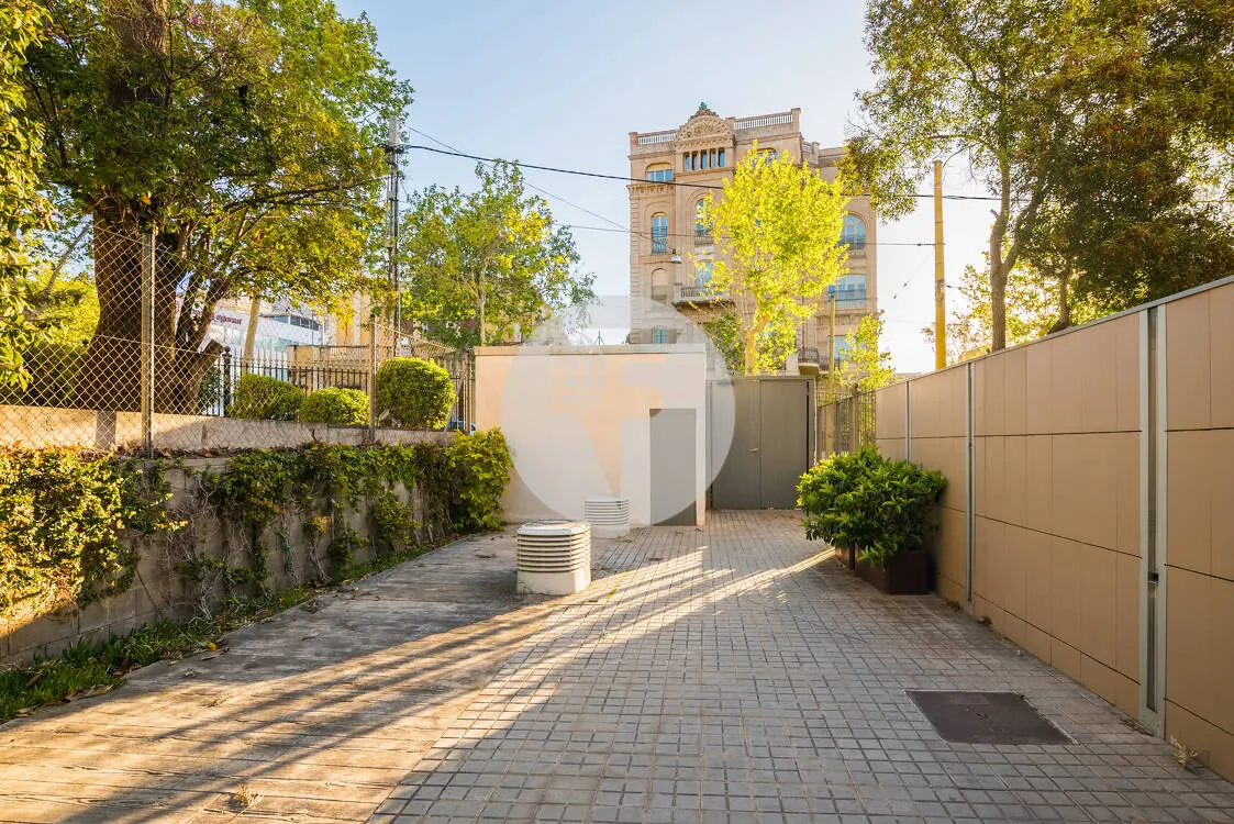 Edifici amb gran imatge corporativa i terrassa privativa a l'exclusiva Av Tibidabo. Barcelona 29