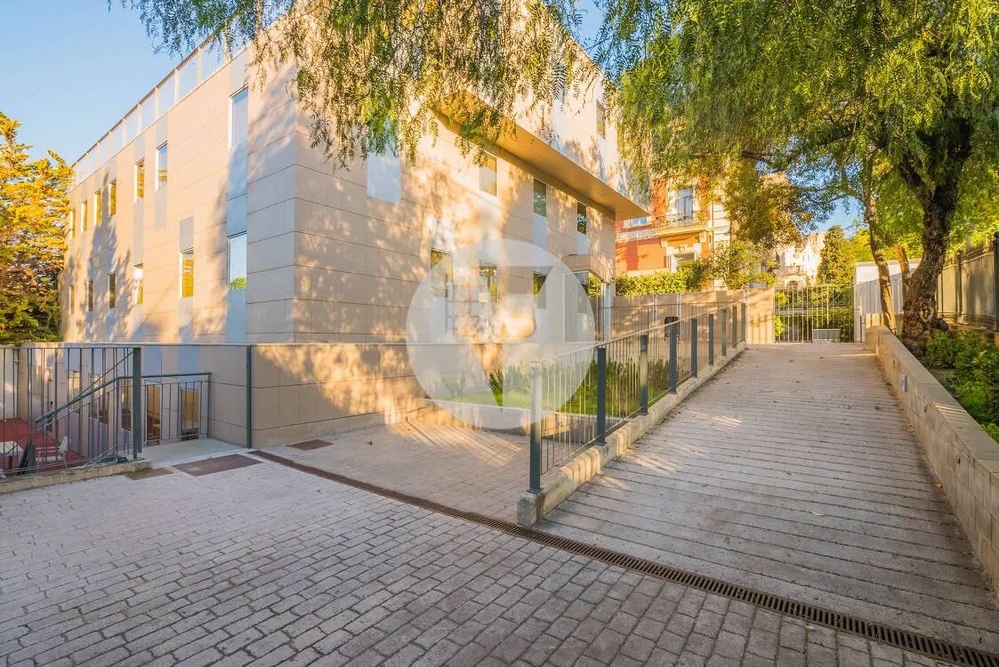 Edifici amb gran imatge corporativa i terrassa privativa a l'exclusiva Av Tibidabo. Barcelona 30