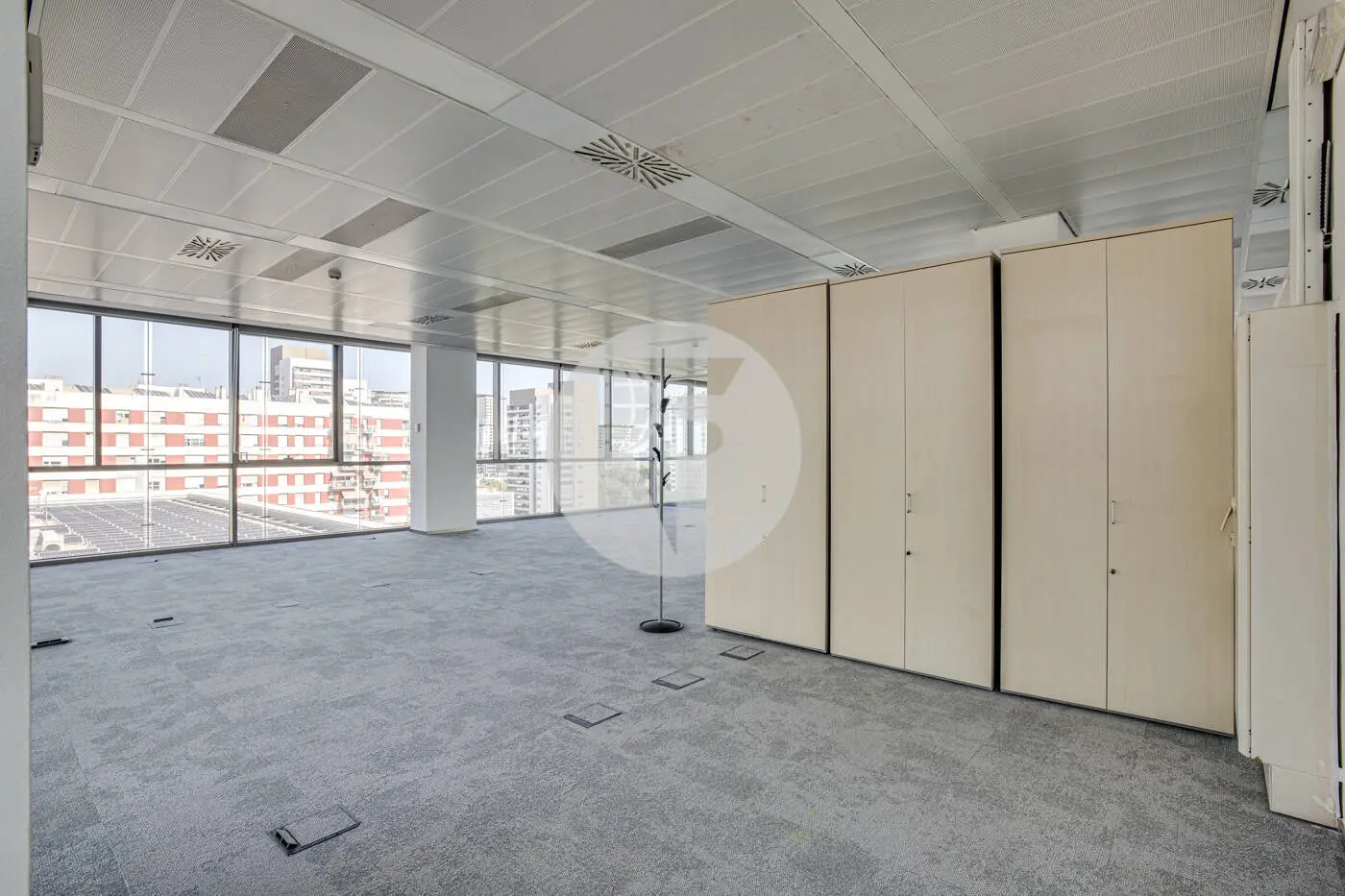 ON BUILDING - imagen 12