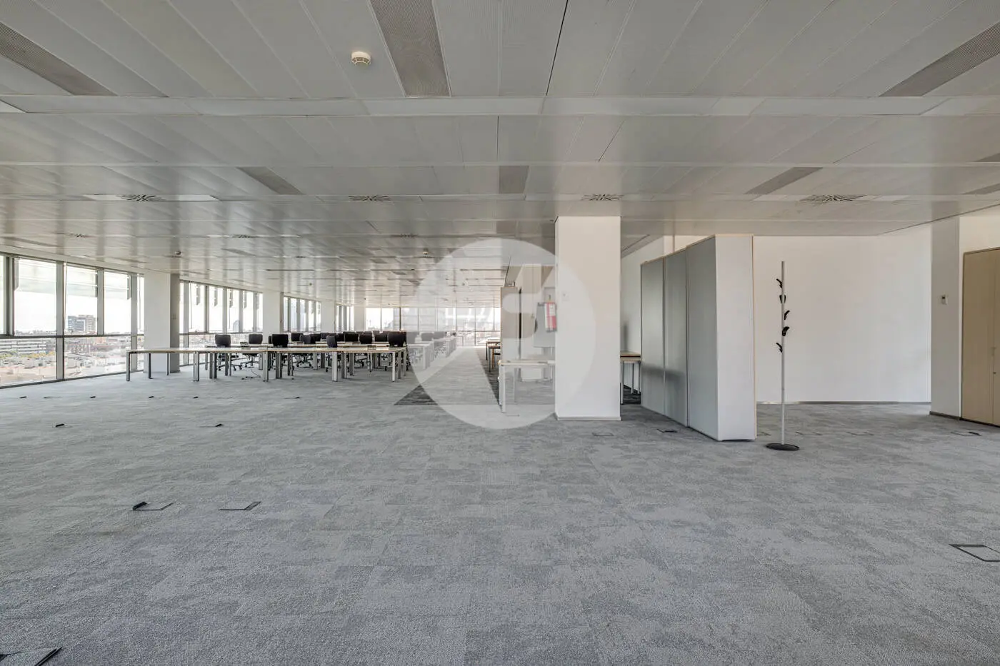 ON BUILDING - imagen 13