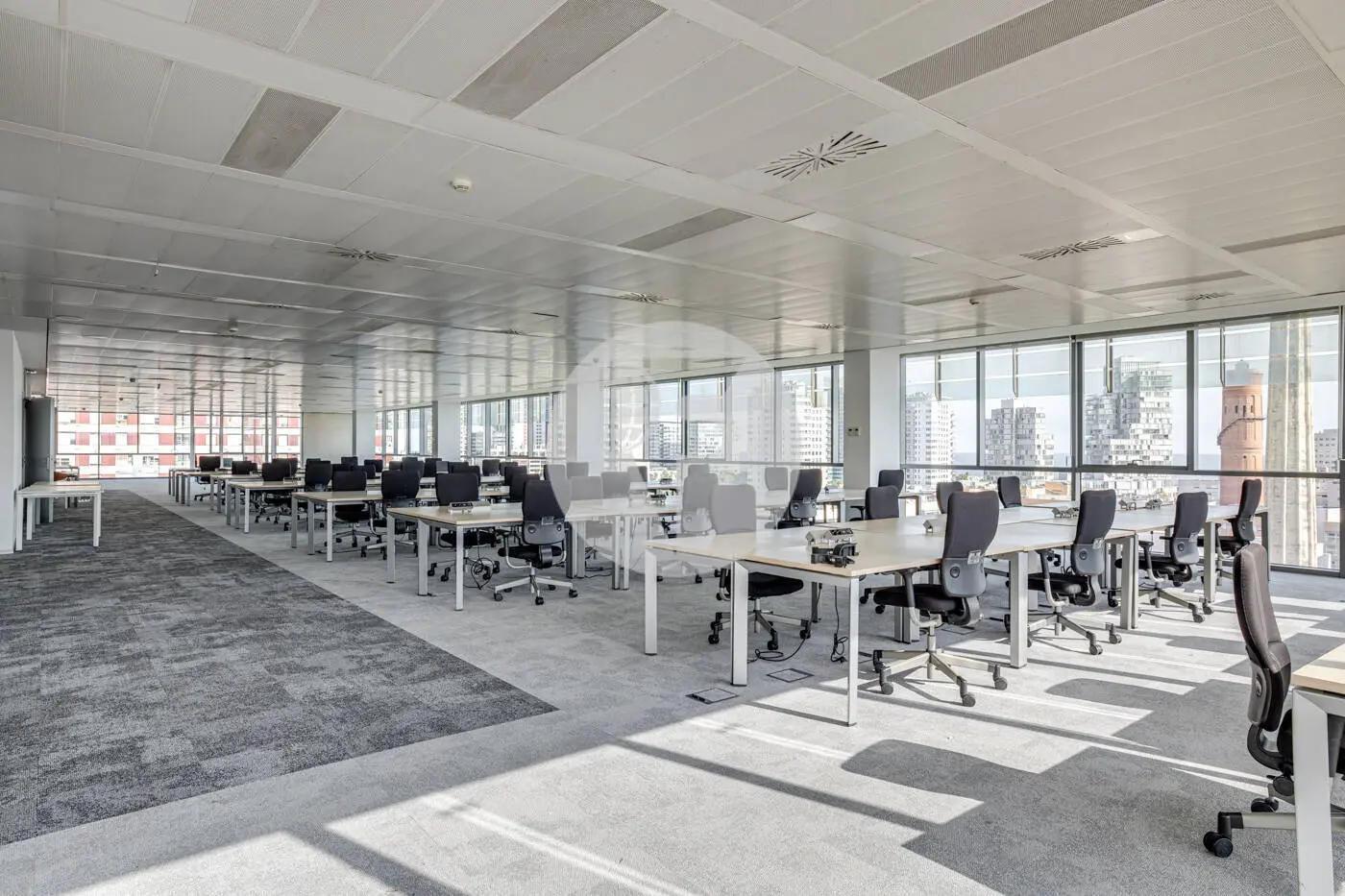 ON BUILDING - imagen 5