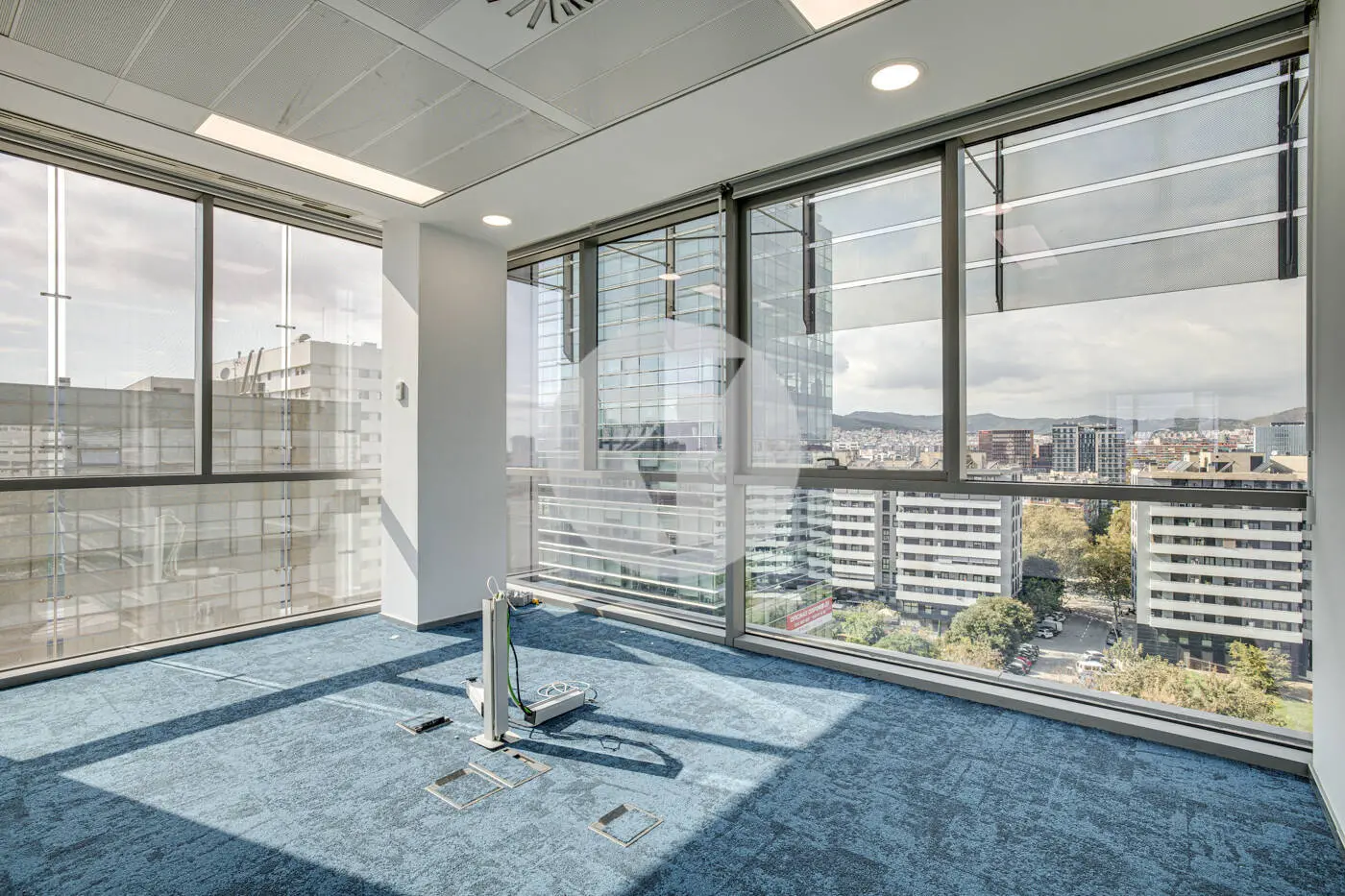 ON BUILDING - imagen 17