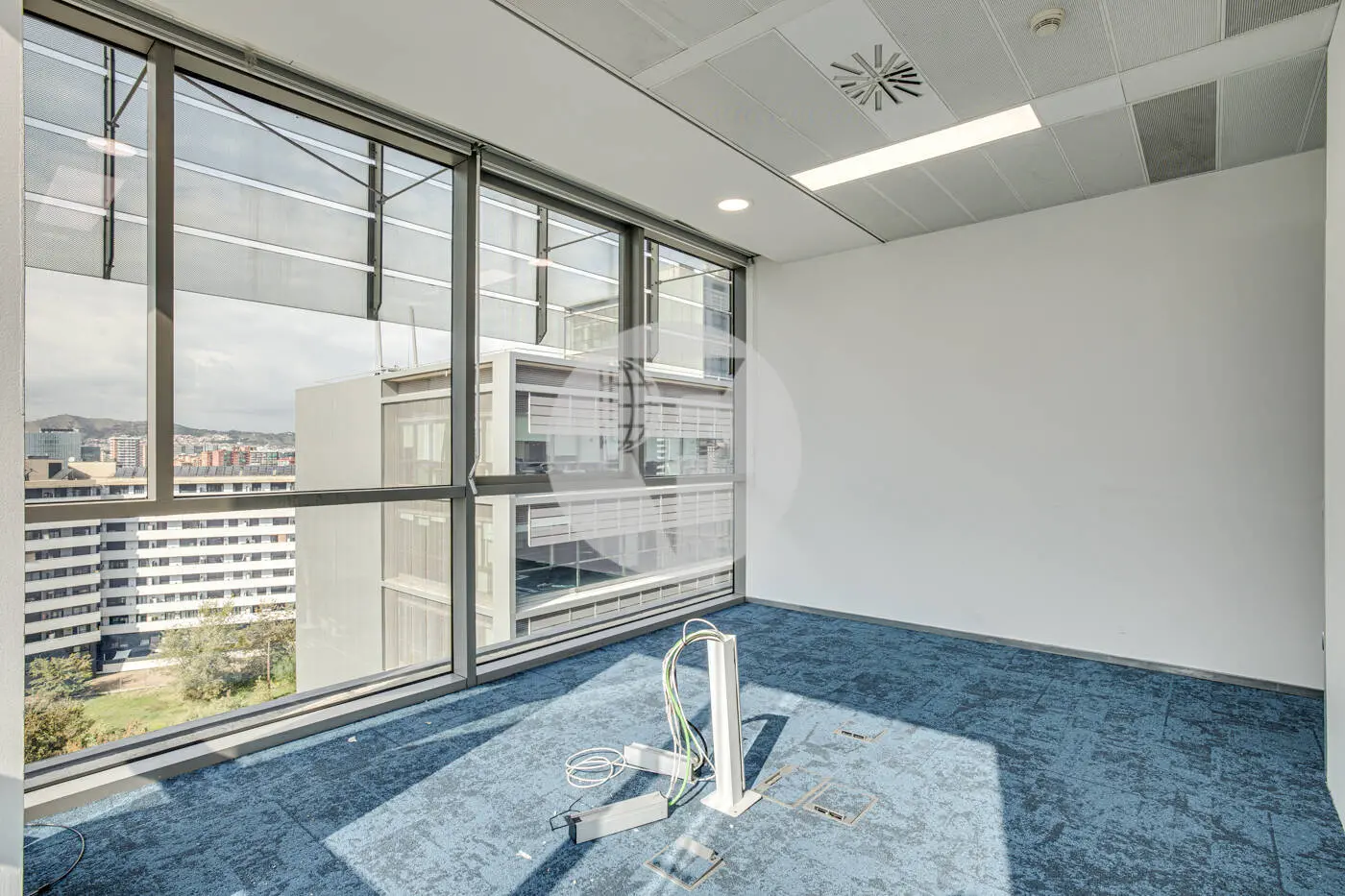ON BUILDING - imagen 18