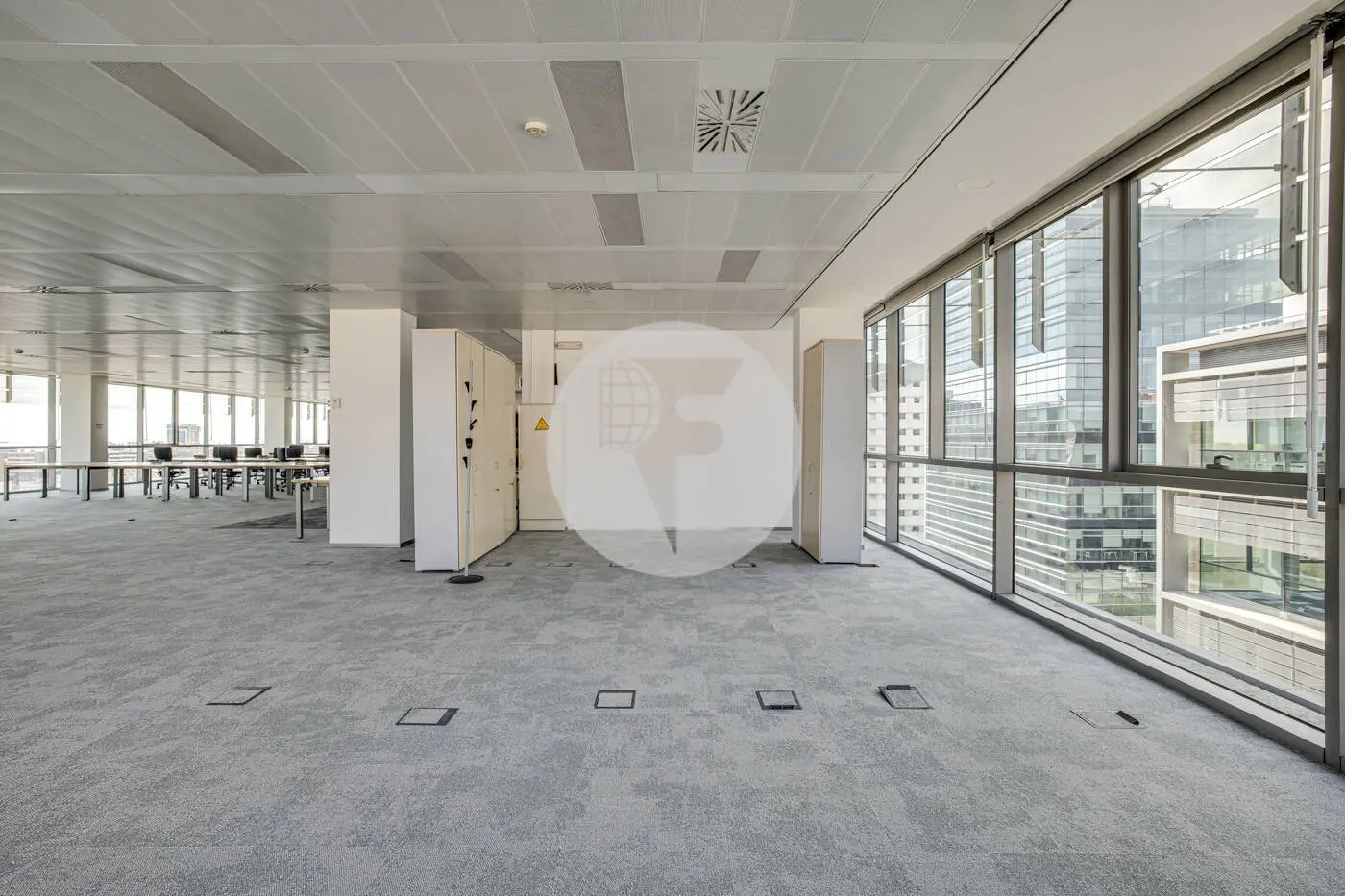 ON BUILDING - imagen 23