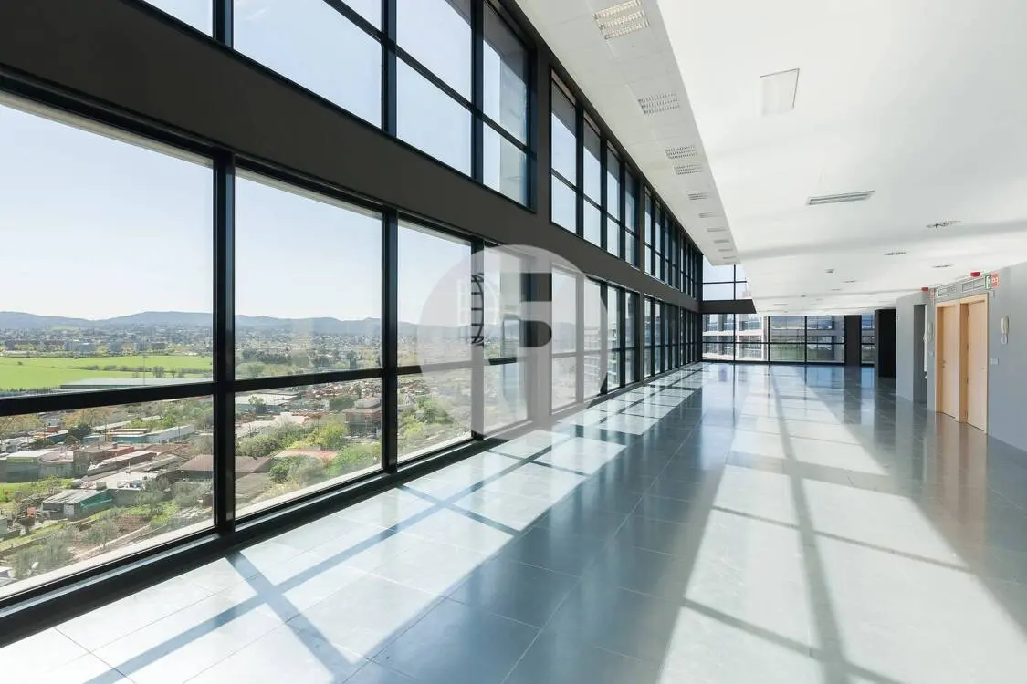 ¡Oficina Premium Espectacular! Diáfana, a 4 vientos y con servicios TOP en Sant Cugat
