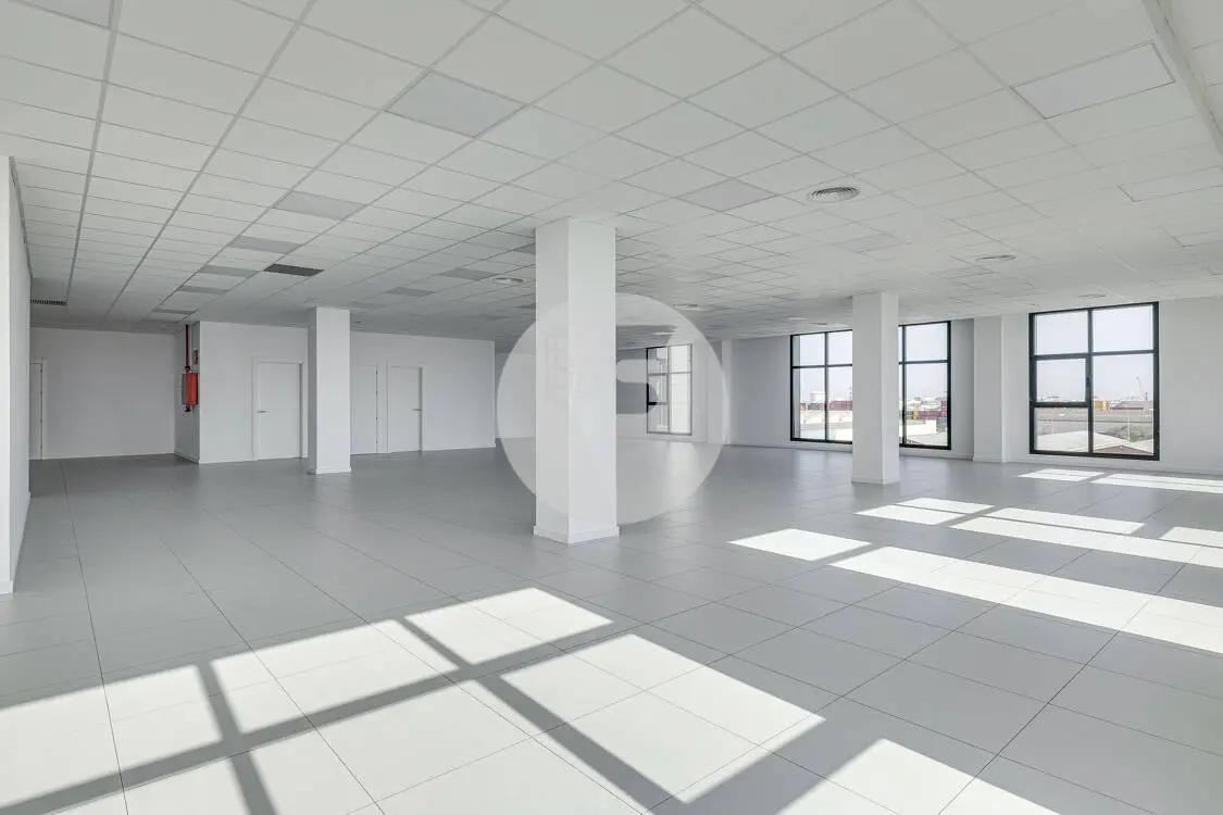 Oficina en alquiler próximo a Fira de Barcelona y Plaza Europa. - imagen 30