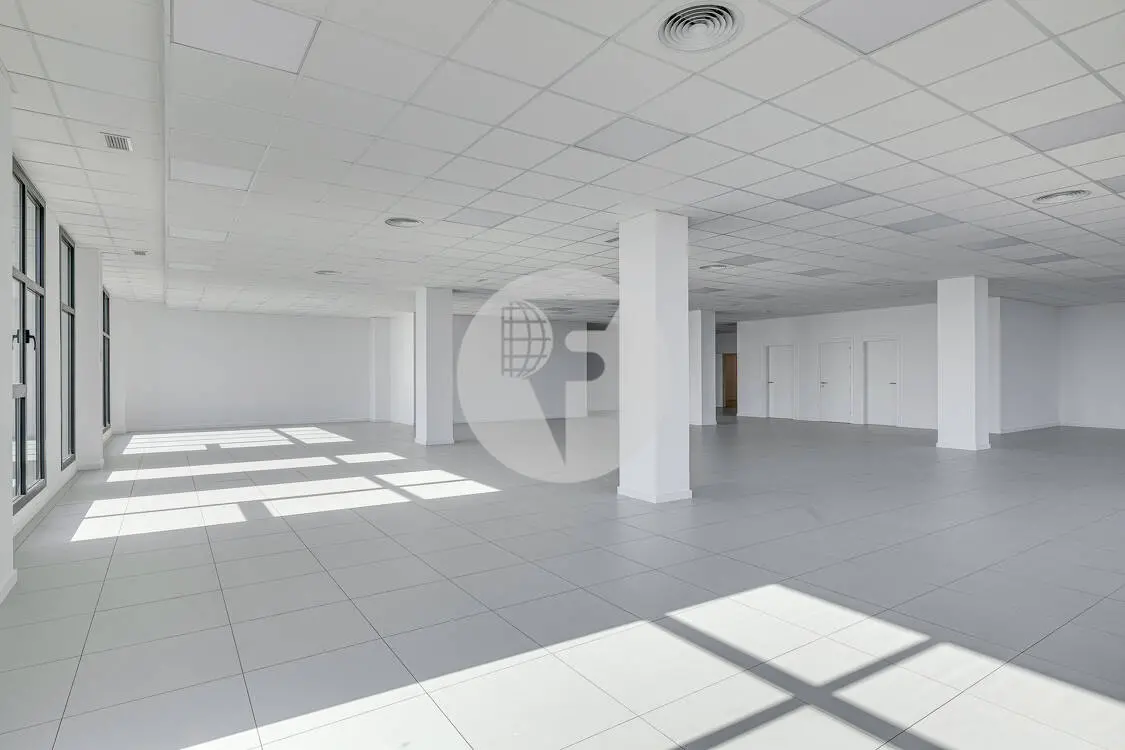 Oficina en alquiler próximo a Fira de Barcelona y Plaza Europa. - imagen 31