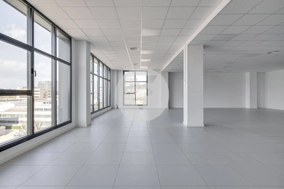 Oficina en alquiler próximo a Fira de Barcelona y Plaza Europa. - imagen 24