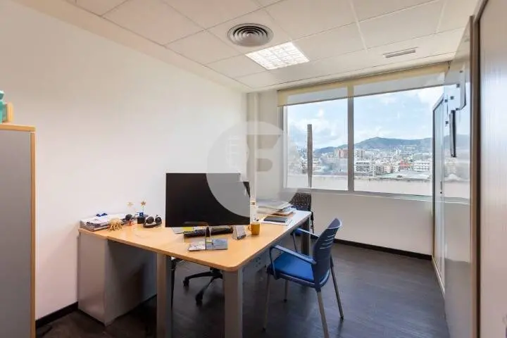 Exclusiva oficina con terrazas y vistas panorámicas en Gran Via de les Corts Catalanes - imagen 11
