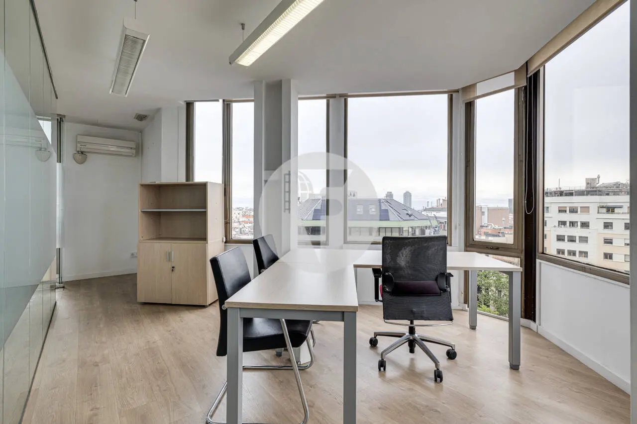 Exclusiva Oficina en Alquiler en Barcelona | Torre Urquinaona | Planta 10 con Vistas Panorámicas
