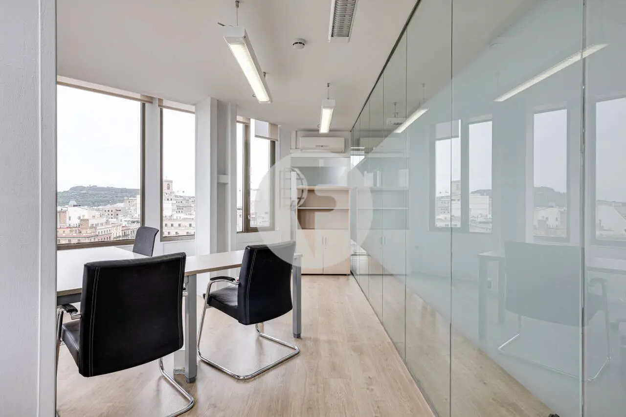 Exclusiva Oficina en Alquiler en Barcelona | Torre Urquinaona | Planta 10 con Vistas Panorámicas - imagen 14