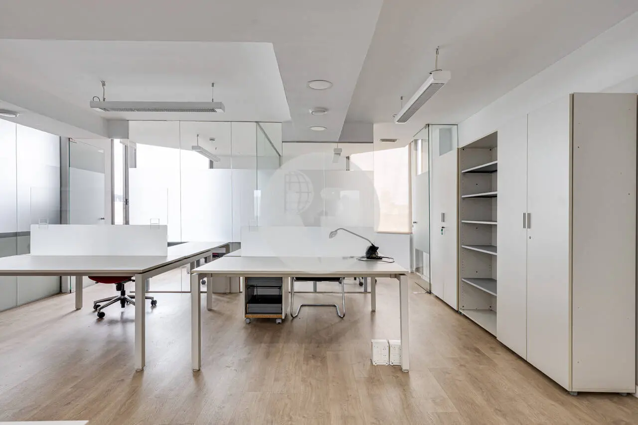 Exclusiva Oficina en Alquiler en Barcelona | Torre Urquinaona | Planta 10 con Vistas Panorámicas - imagen 21