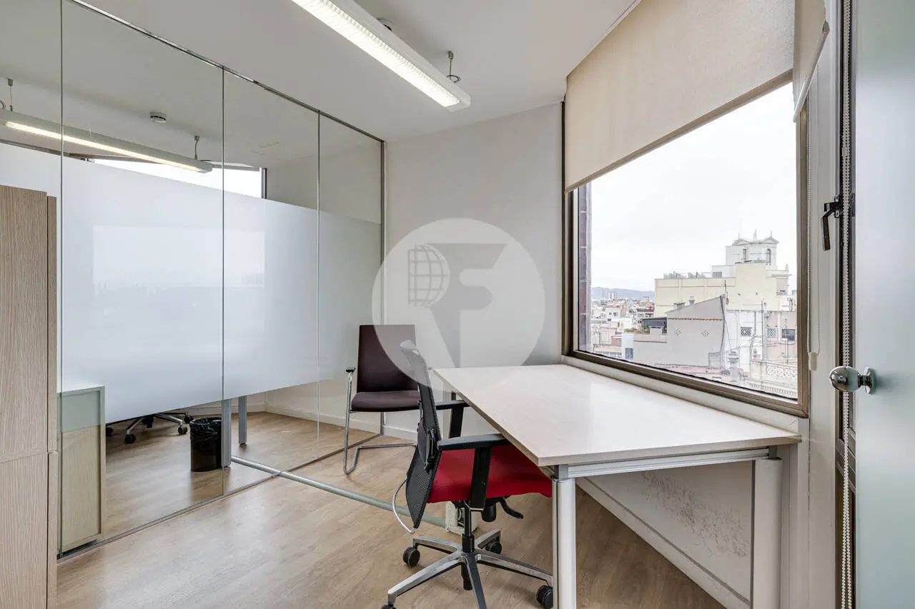 Exclusiva Oficina en Alquiler en Barcelona | Torre Urquinaona | Planta 10 con Vistas Panorámicas - imagen 3