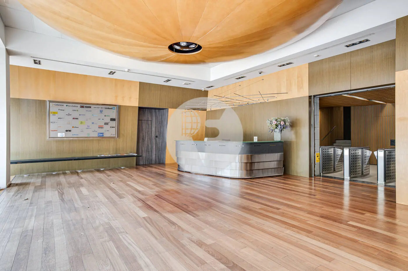 ON BUILDING - imagen 9