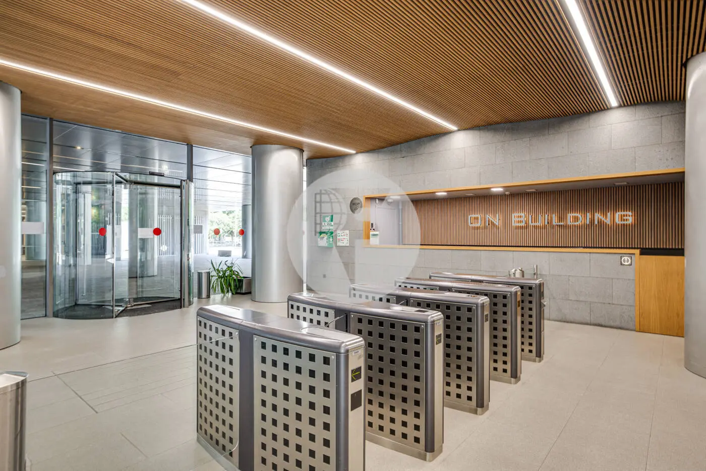 ON BUILDING - imagen 35
