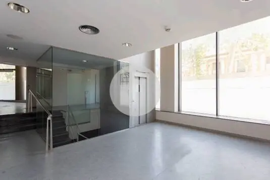 Sede Corporativa Exclusiva en Arc de Triomf | 2.003 m² con Auditorio y Terraza - imagen 4