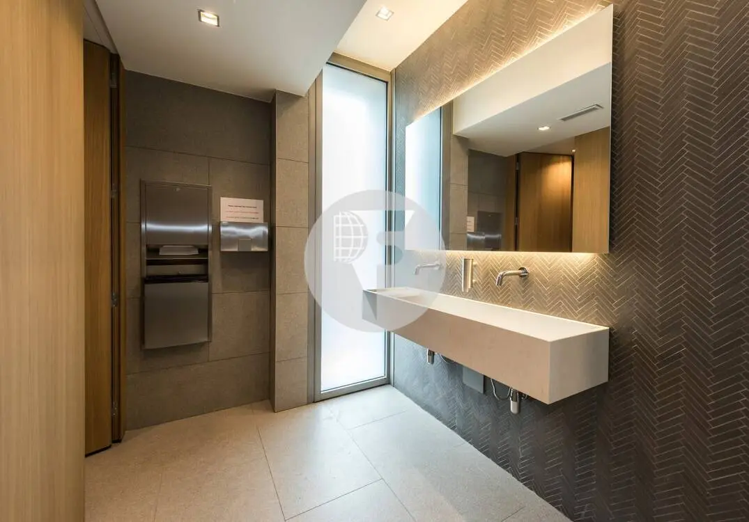 ON BUILDING - imagen 8