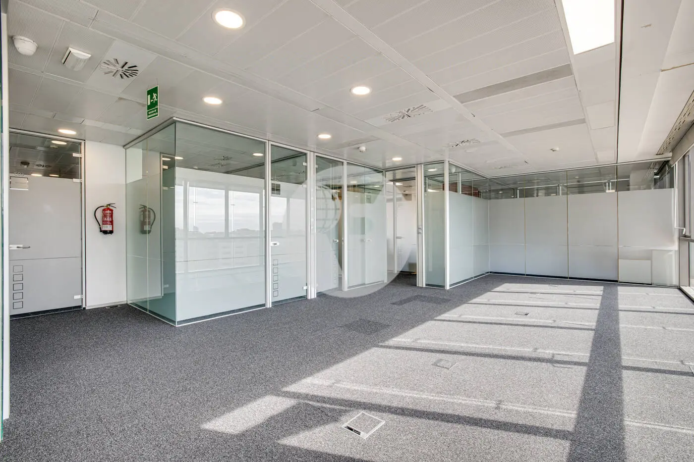 ON BUILDING - imagen 15