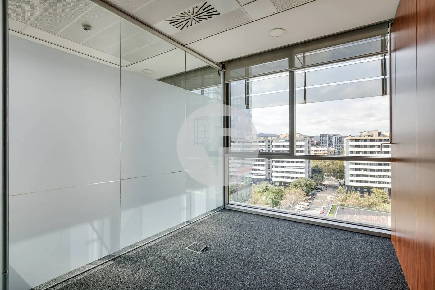 ON BUILDING - imagen 17