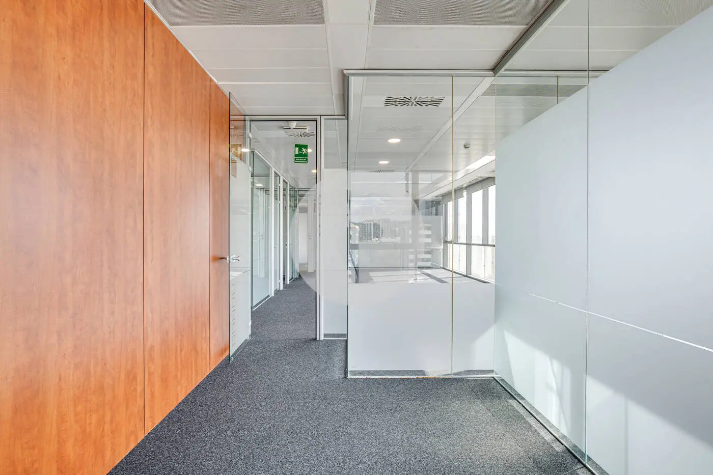 ON BUILDING - imagen 18