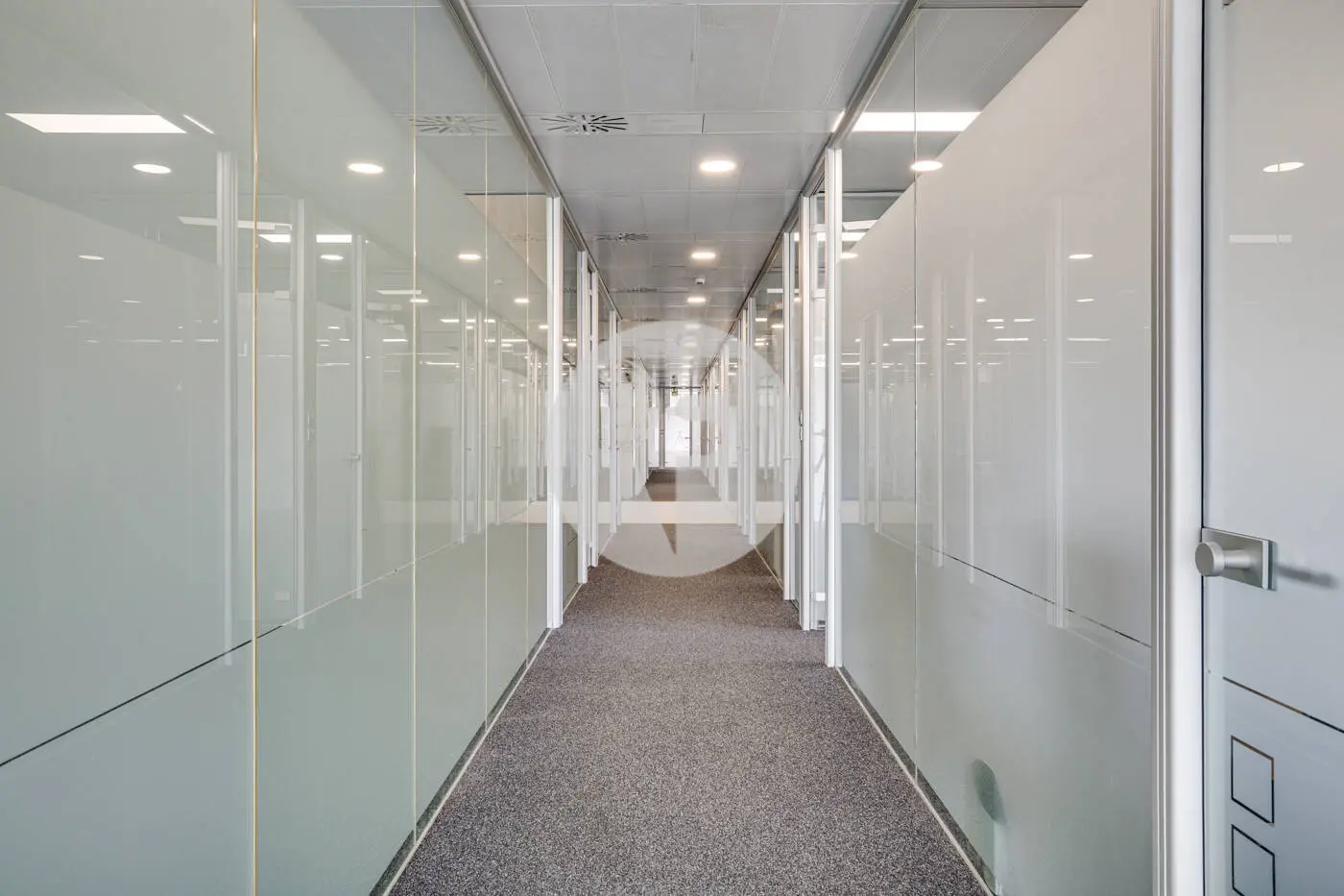 ON BUILDING - imagen 19