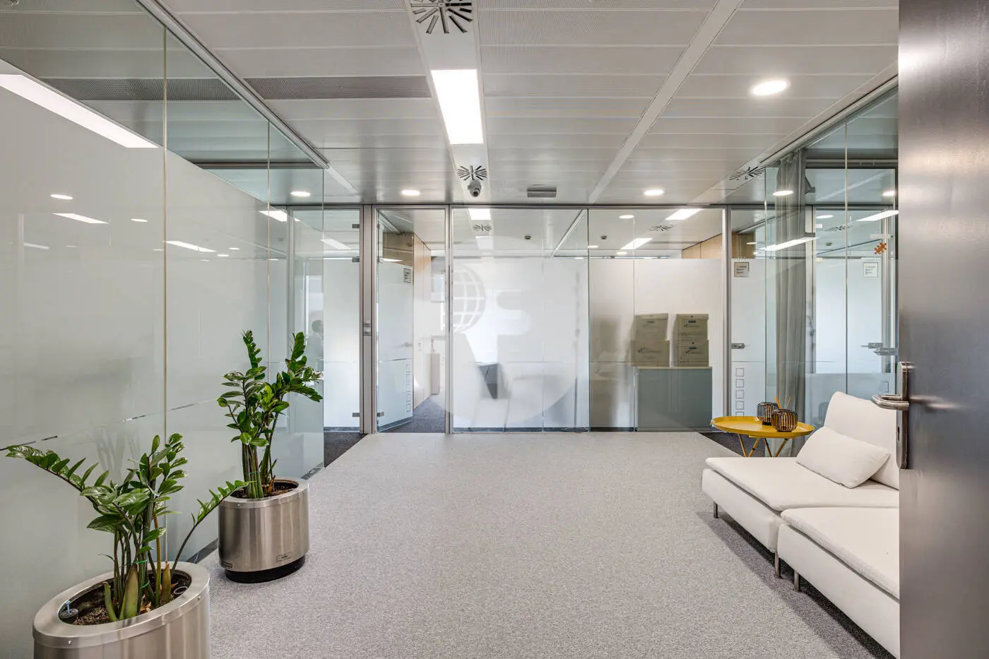 ON BUILDING - imagen 20