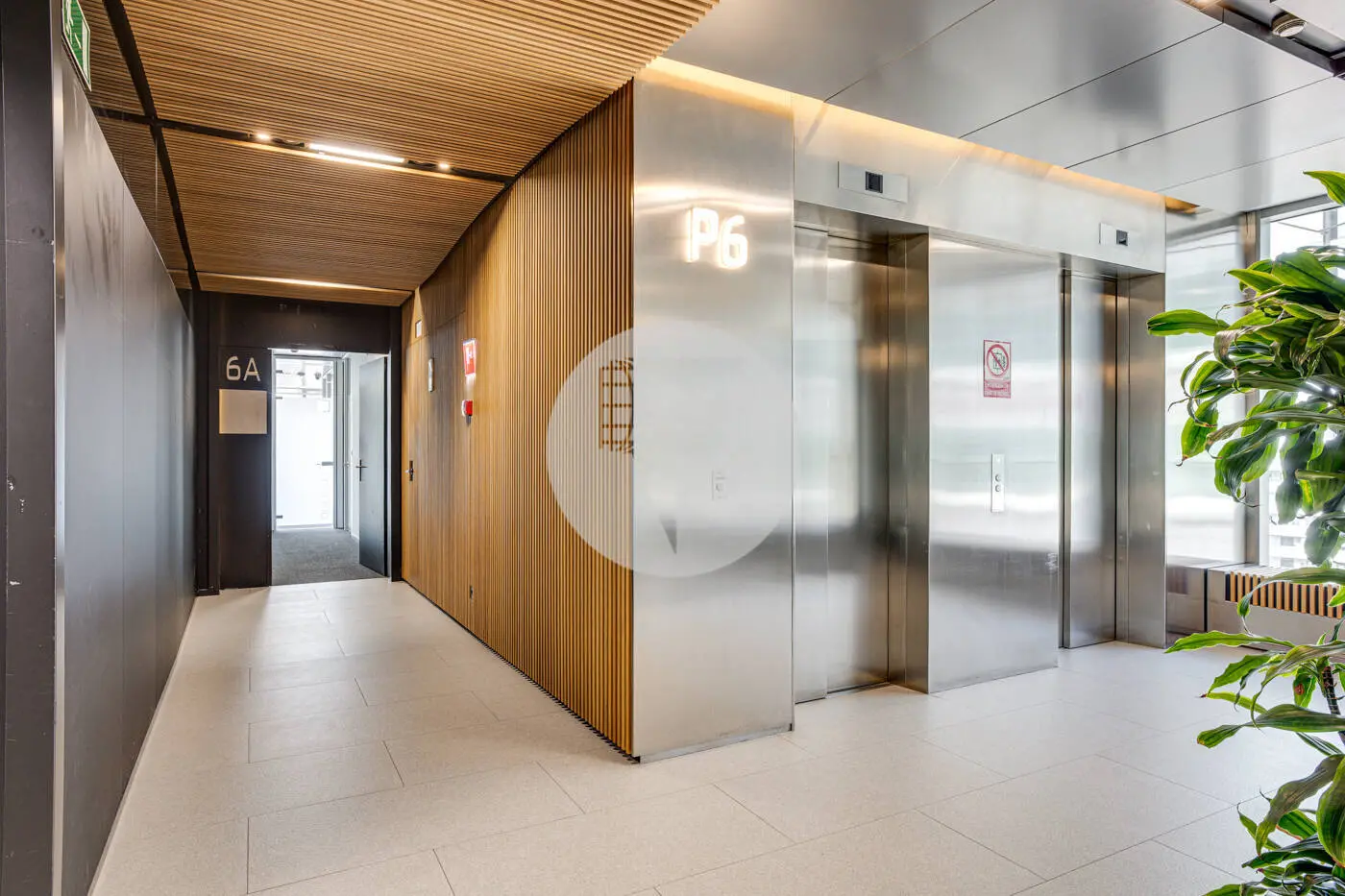 ON BUILDING - imagen 21