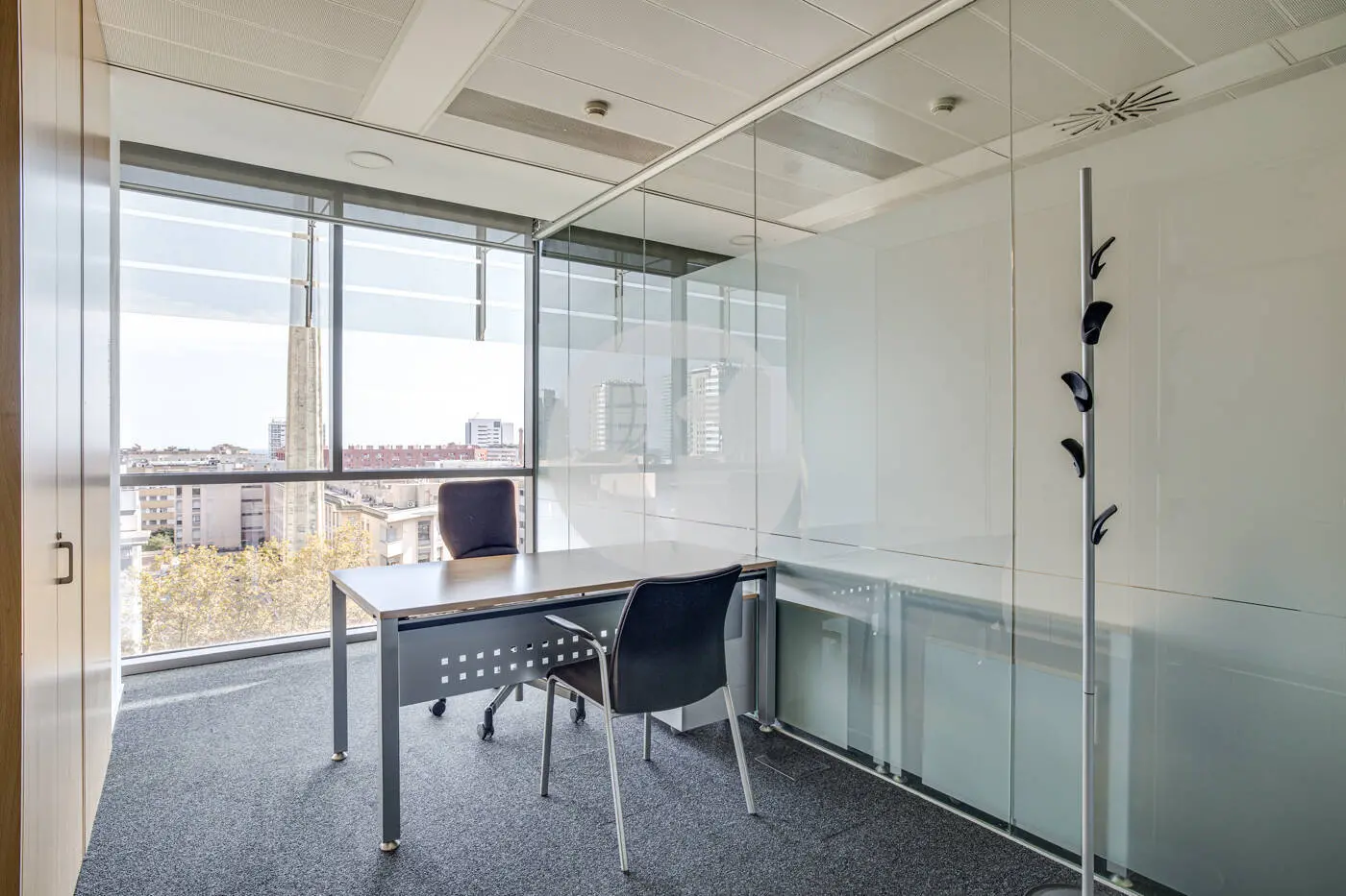 ON BUILDING - imagen 7