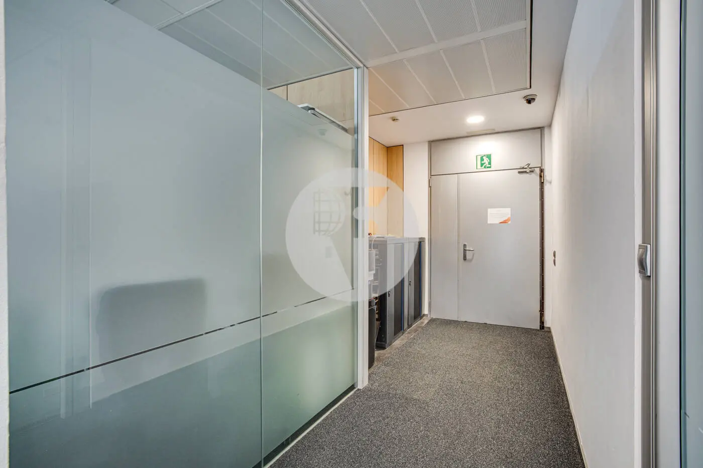 ON BUILDING - imagen 13