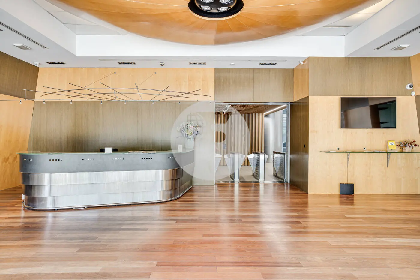 ON BUILDING - imagen 32
