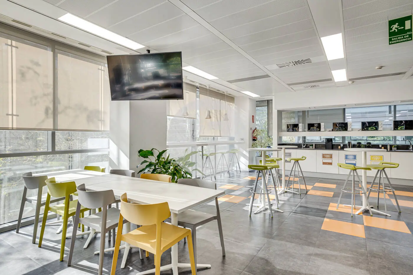 ON BUILDING - imagen 54