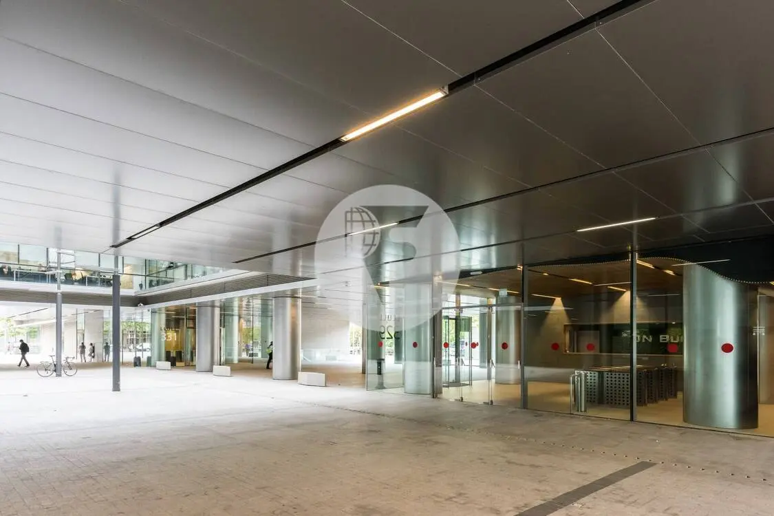 ON BUILDING - imagen 12
