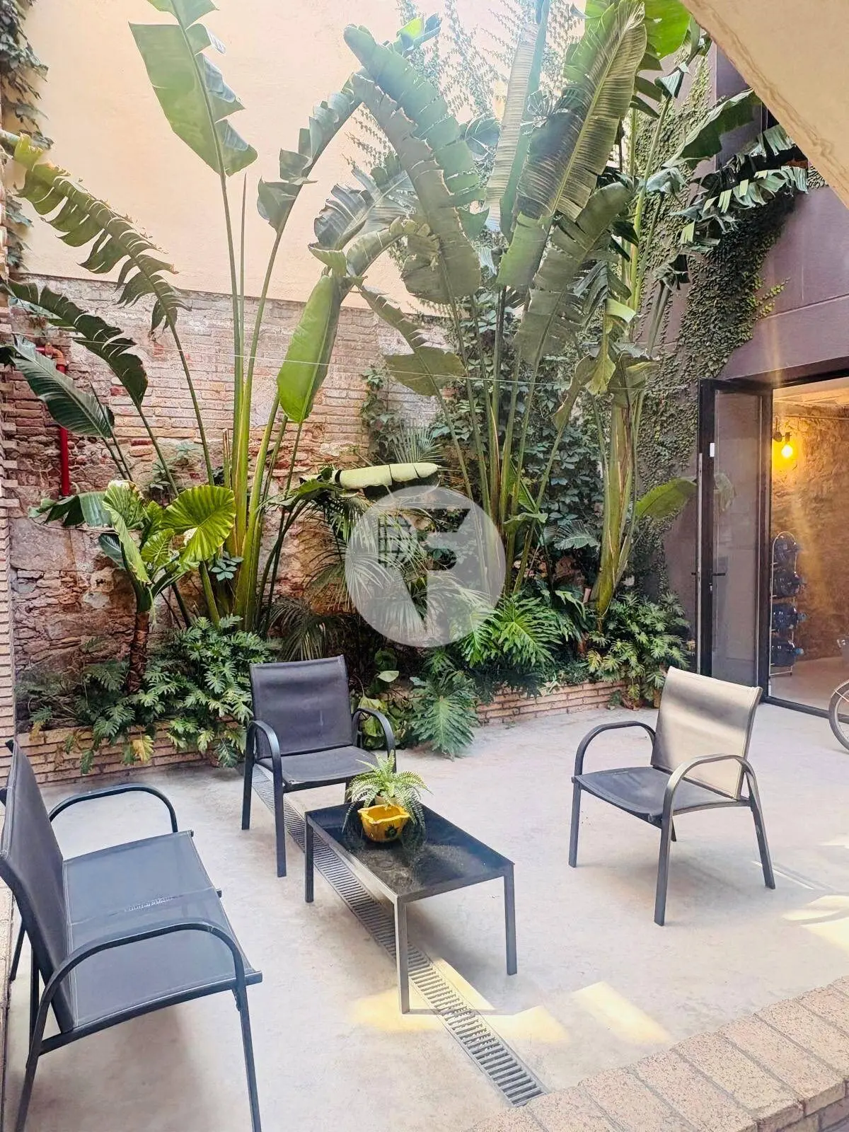 OFICINA DE DISEÑO EN POBLENOU - imagen 12