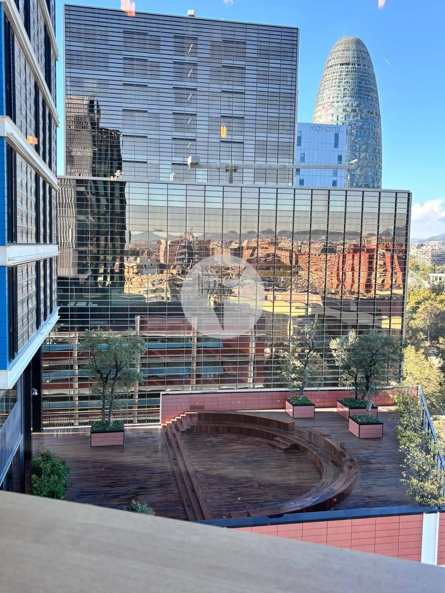 Oficina implantada en edificio corporativo junto a Plaza de les Glòries – Barcelona 22@