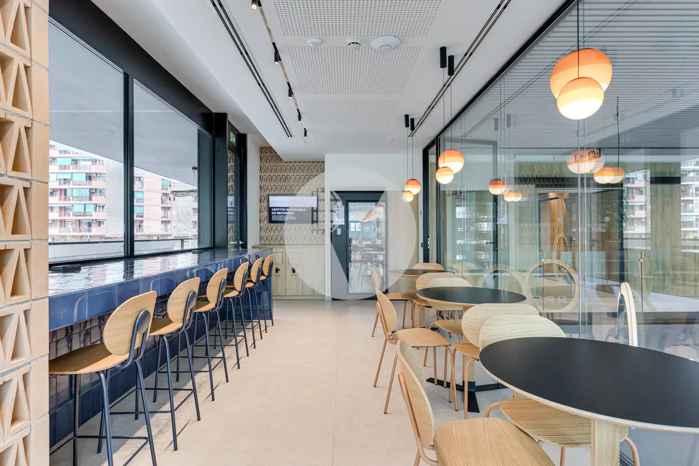 OFICINA PLUG & PLAY EN TORRE LLACUNA – TERRAZA PRIVADA Y VISTAS EN EL 22@ - imagen 29