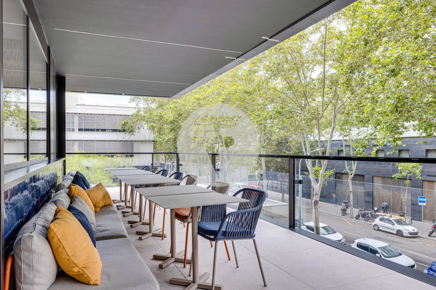 OFICINA PLUG & PLAY EN TORRE LLACUNA – TERRAZA PRIVADA Y VISTAS EN EL 22@ - imagen 30