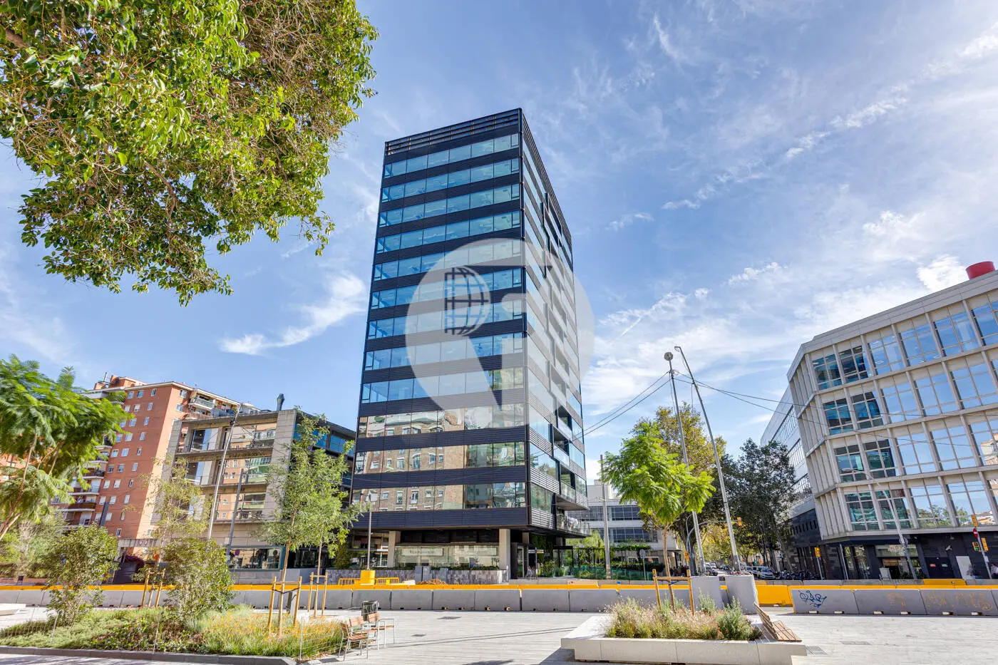 OFICINA PLUG & PLAY EN TORRE LLACUNA – TERRAZA PRIVADA Y VISTAS EN EL 22@ - imagen 36