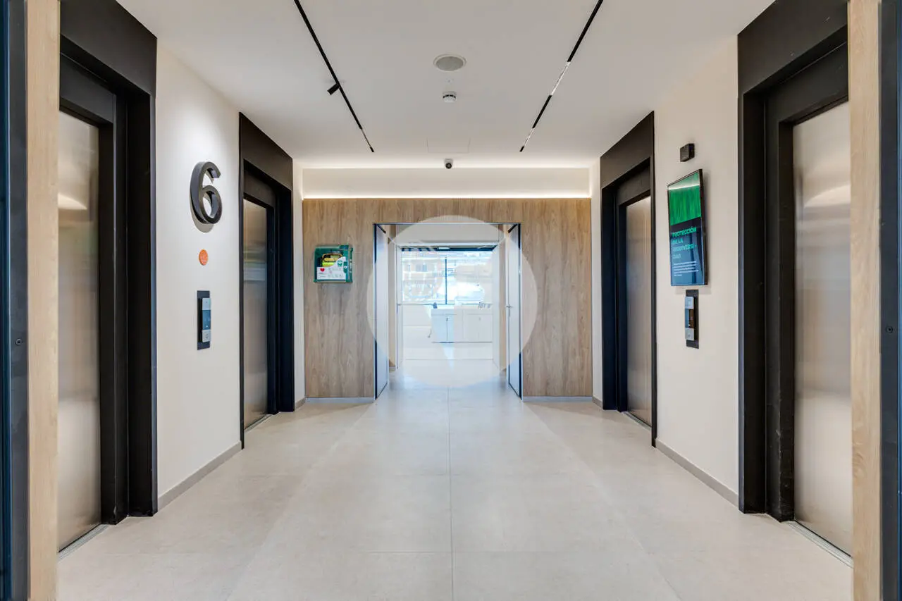 OFICINA PLUG & PLAY EN TORRE LLACUNA – TERRAZA PRIVADA Y VISTAS EN EL 22@ - imagen 39