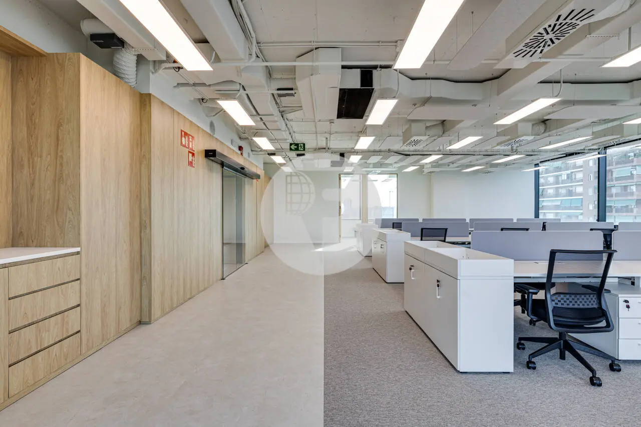 OFICINA PLUG & PLAY EN TORRE LLACUNA – TERRAZA PRIVADA Y VISTAS EN EL 22@ - imagen 2