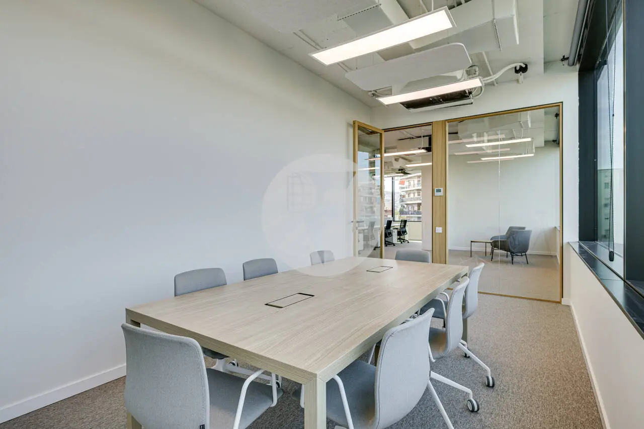 OFICINA PLUG & PLAY EN TORRE LLACUNA – TERRAZA PRIVADA Y VISTAS EN EL 22@ - imagen 13