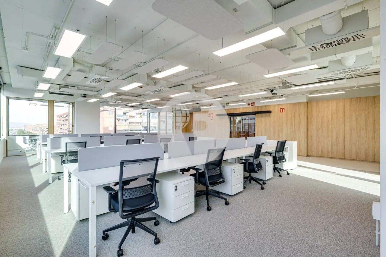 OFICINA PLUG & PLAY EN TORRE LLACUNA – TERRAZA PRIVADA Y VISTAS EN EL 22@