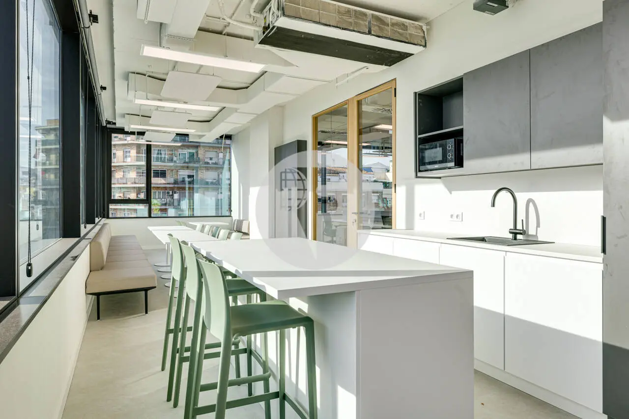 OFICINA PLUG & PLAY EN TORRE LLACUNA – TERRAZA PRIVADA Y VISTAS EN EL 22@ - imagen 5